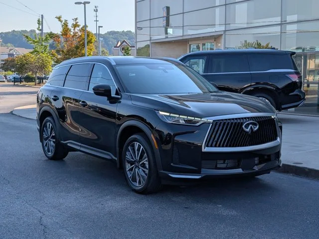 New 2027 MINERAL BLACK INFINITI LUXE image 9