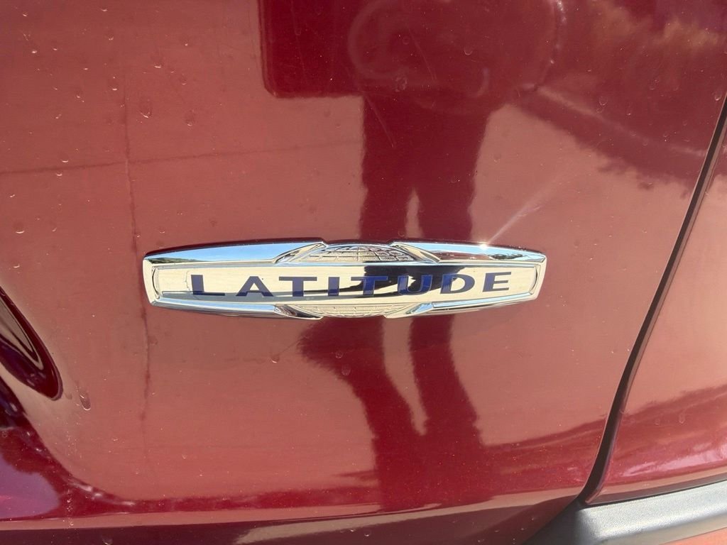 Used 2019 Red Jeep Latitude Plus image 12