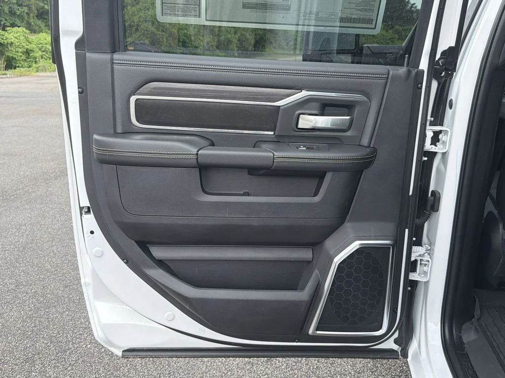 New 2026 Bright White Clear-Coat Exterior Paint RAM Laramie image 21