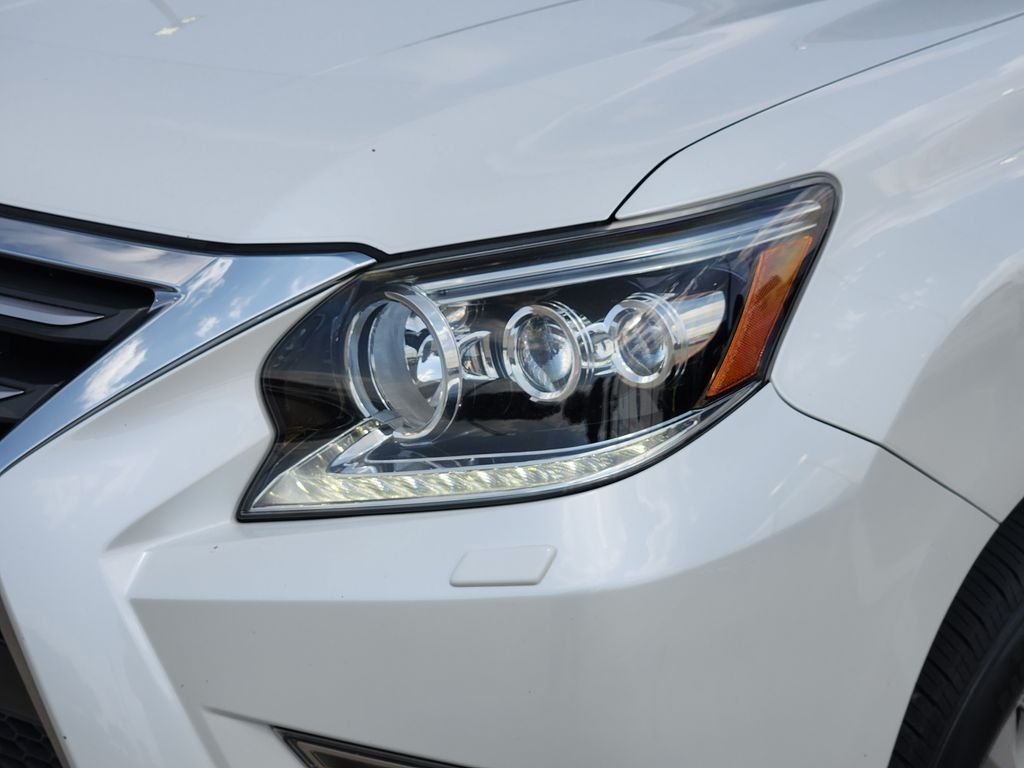 Used 2015 Starfire Pearl Lexus 460 Luxury image 9