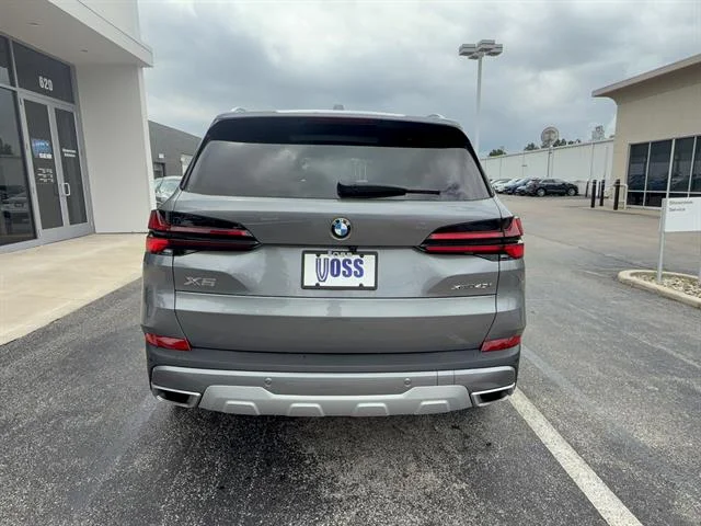 New 2026 Skyscraper Grey Metallic BMW xDrive40i image 4