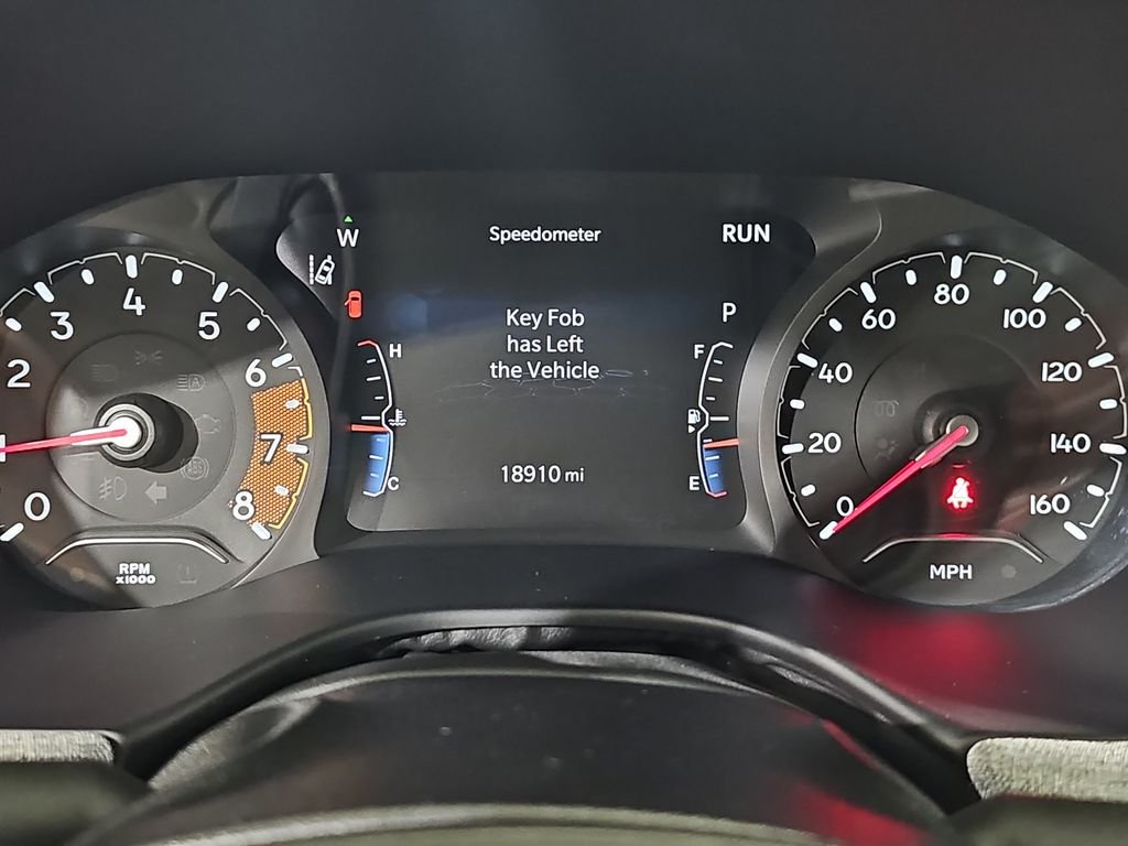 Used 2024 White Jeep Latitude image 21