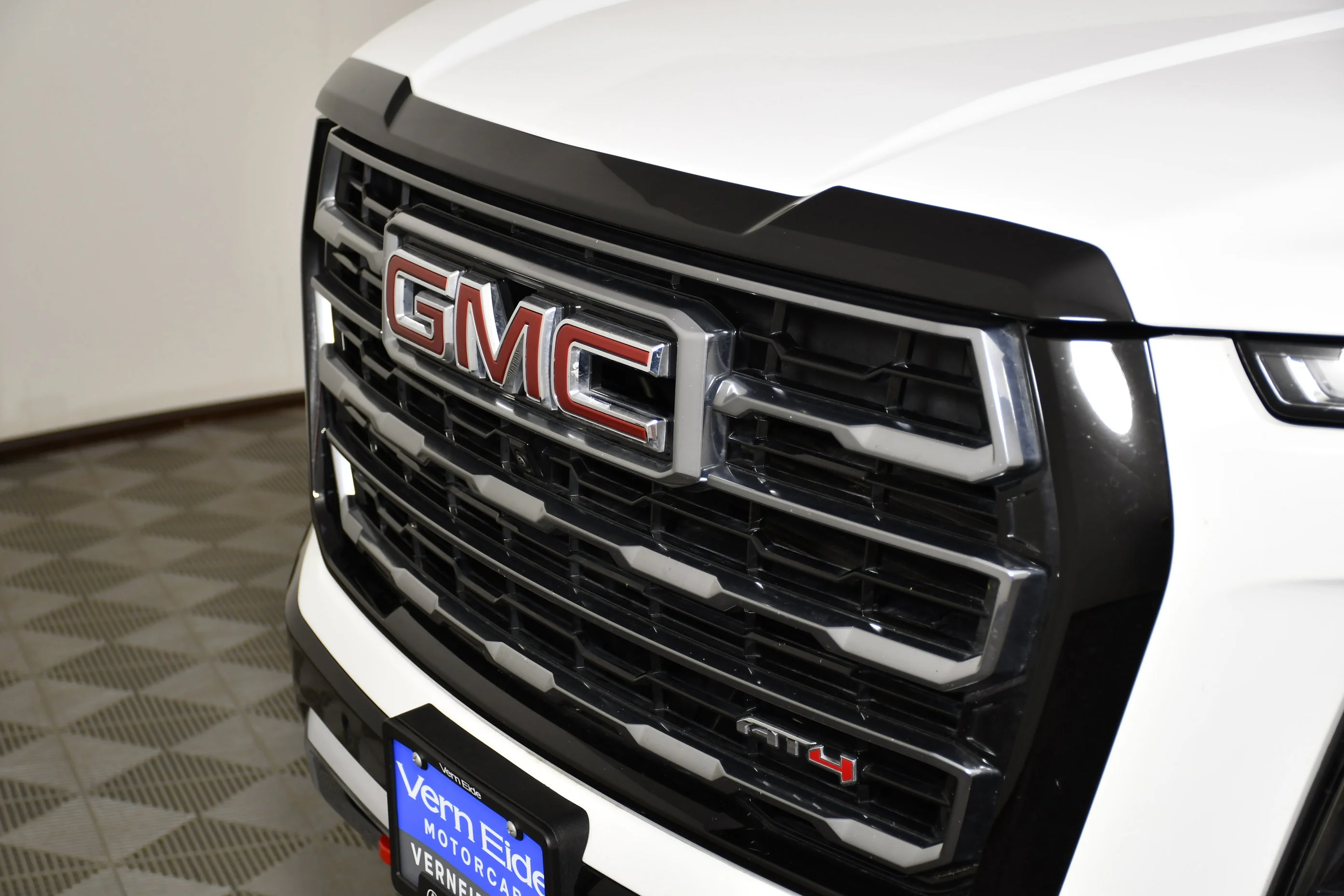 Used 2025 Summit White GMC AT4 image 11