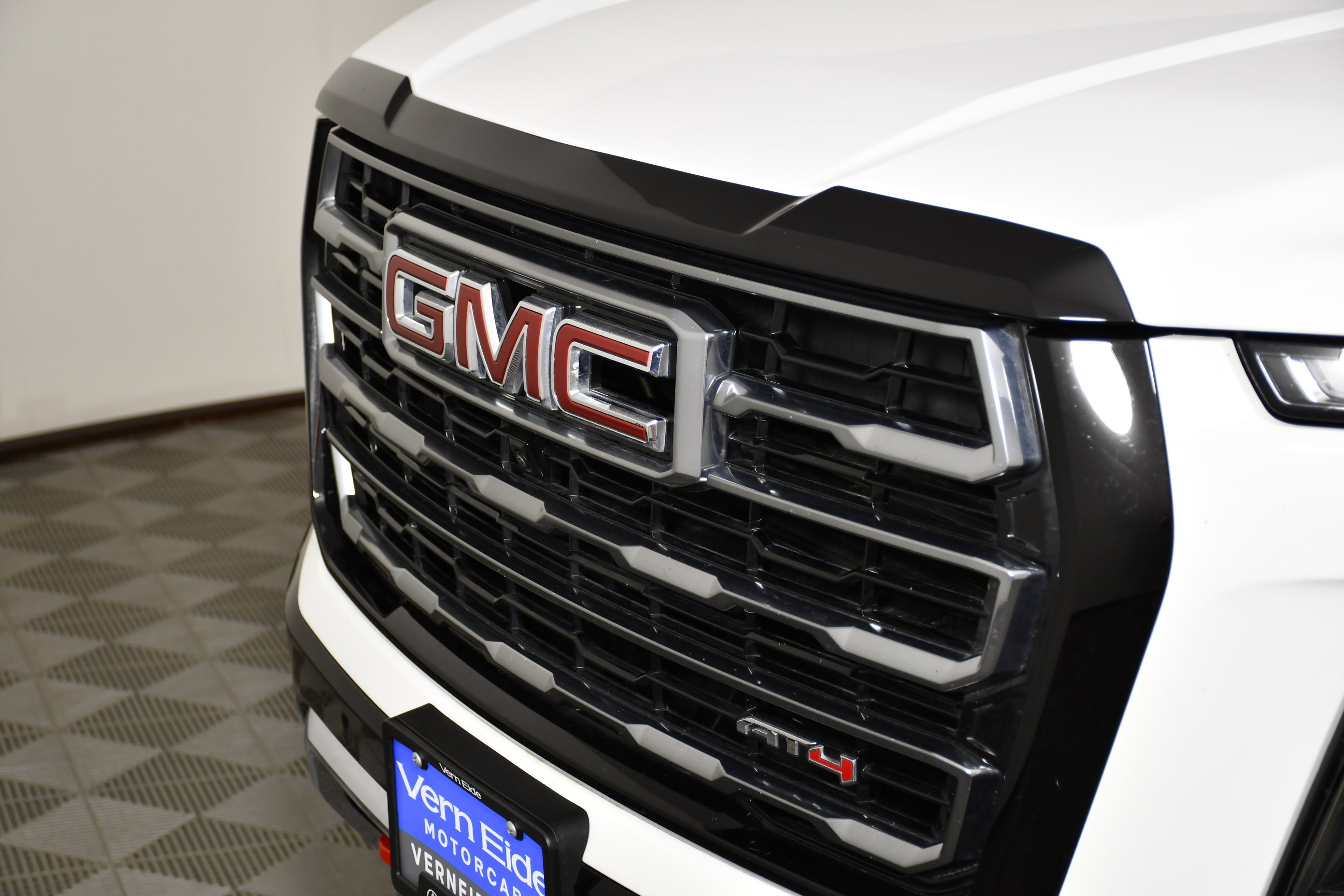 Used 2025 Summit White GMC AT4 image 11