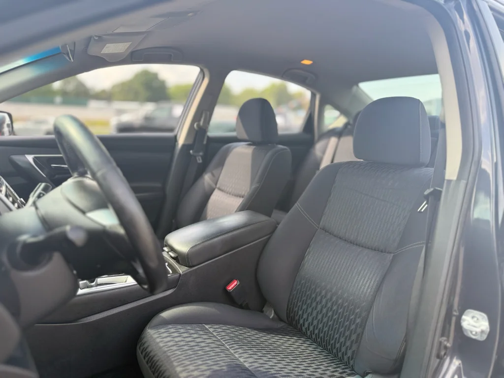 Used 2018 Storm Blue Nissan 2.5 SV image 22