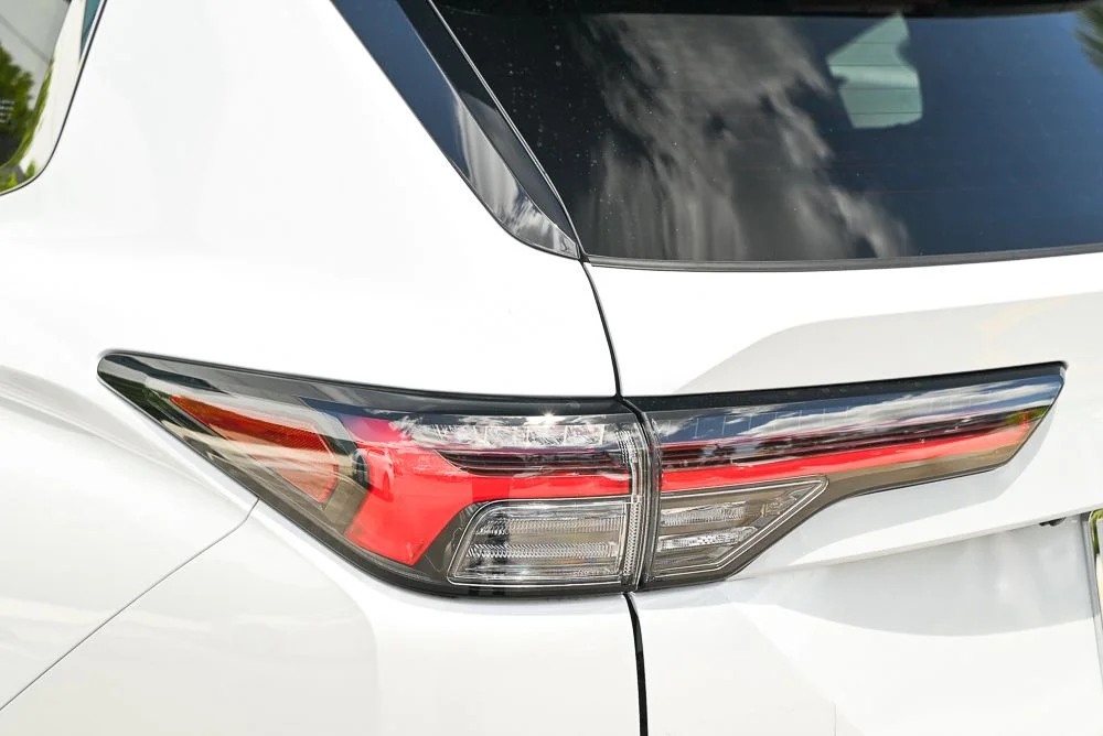 Used 2025  Mitsubishi ES image 26