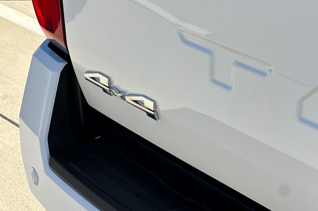 2025 Toyota Tacoma SR5 - Photo 18