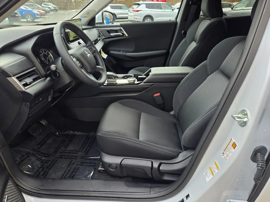 New 2026 White Mitsubishi ES 1.5T S-AWC image 14