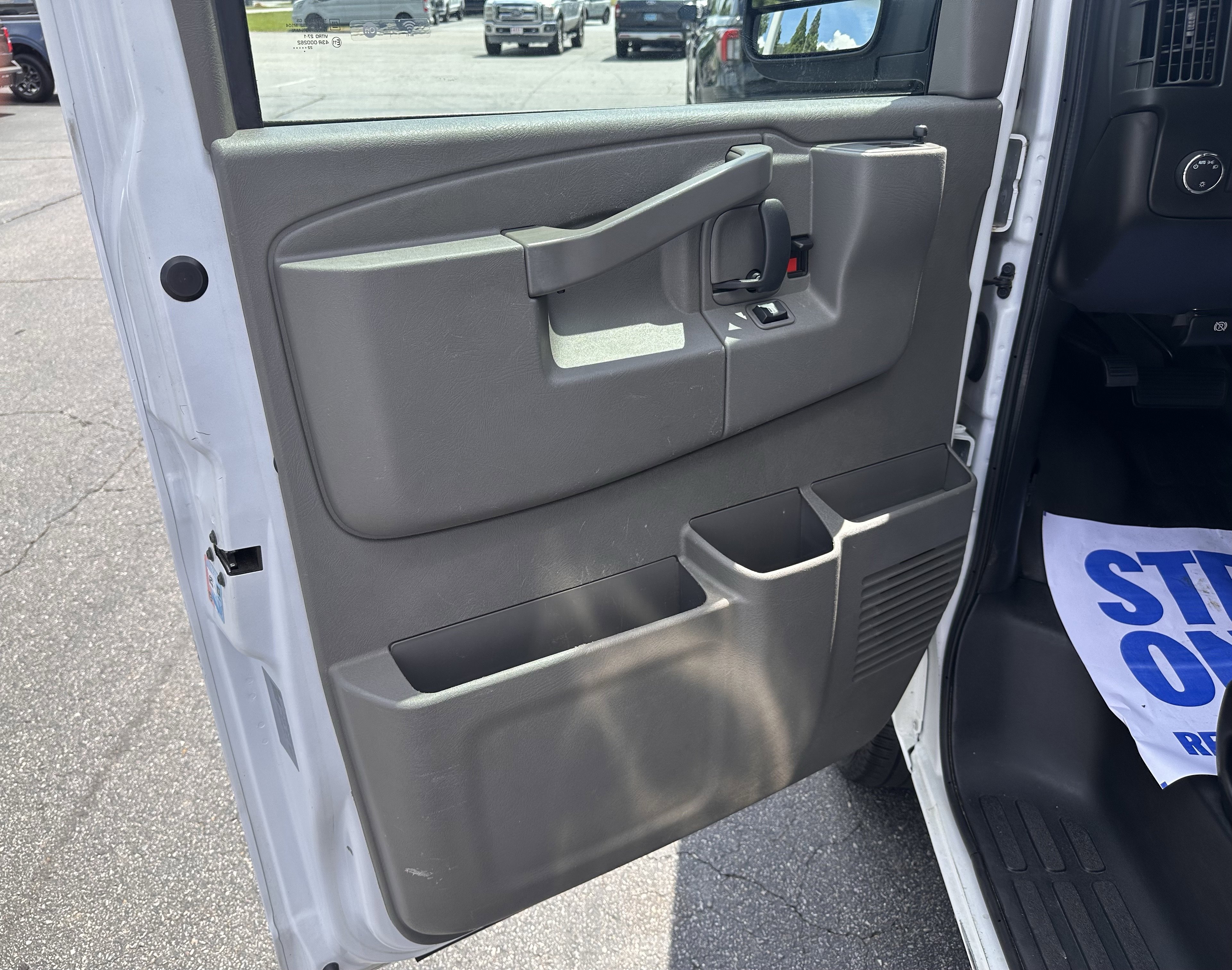 Certified Used 2022 Summit White Chevrolet 12ft Box Van image 7