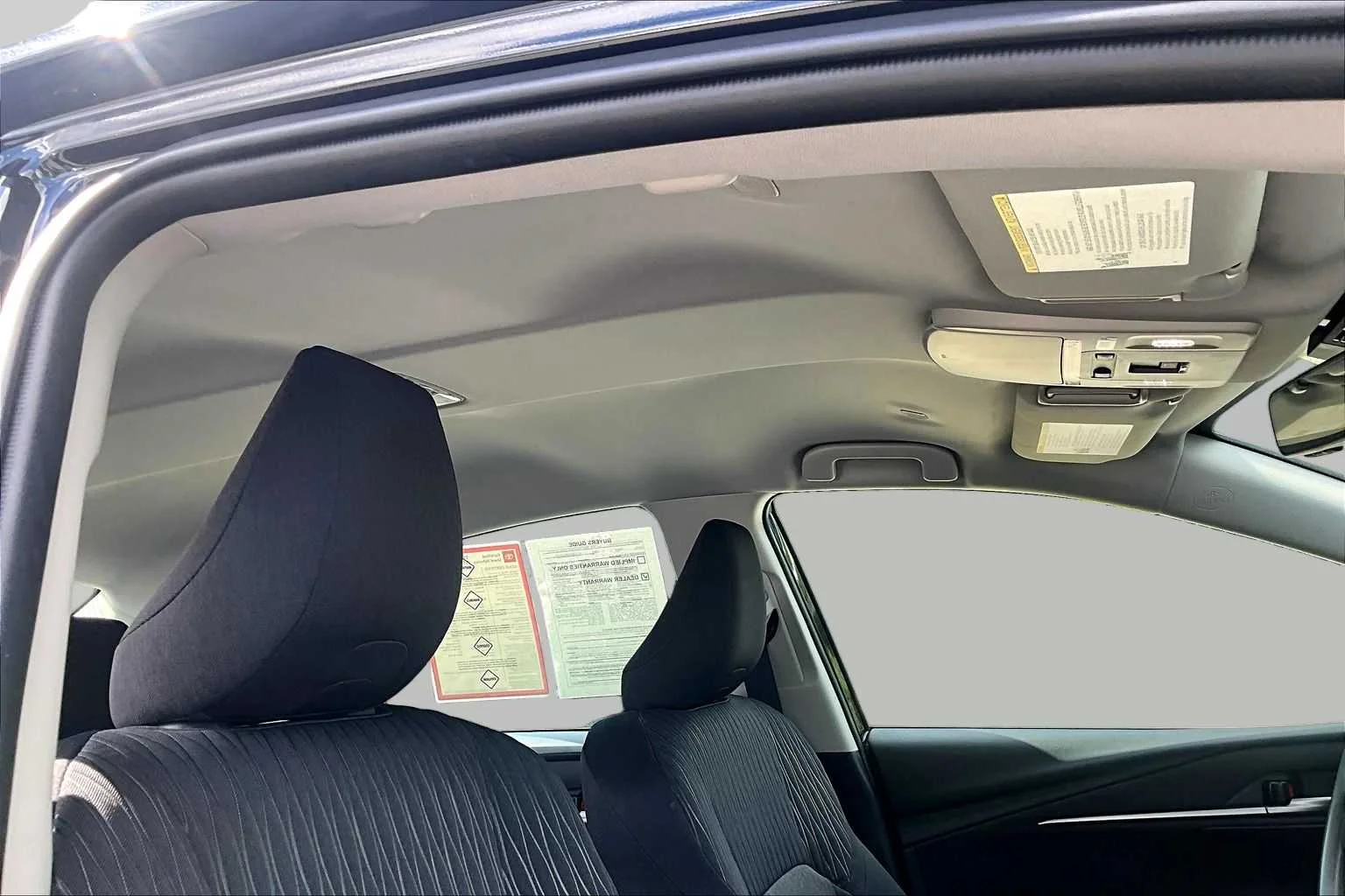 2025 Toyota Camry LE - Photo 14