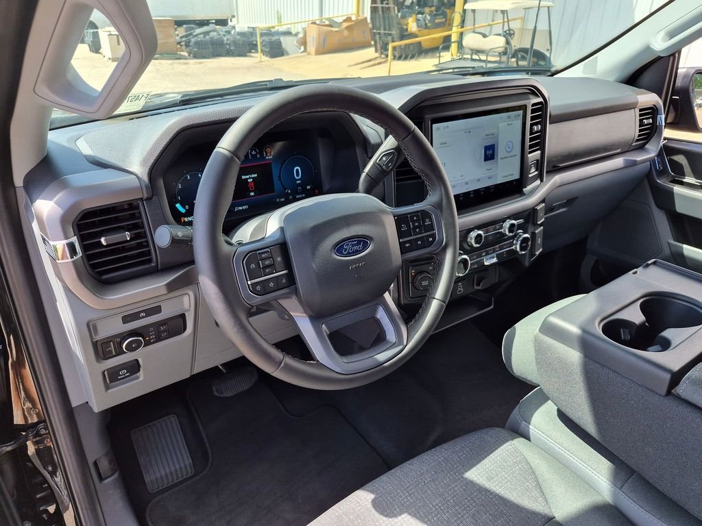 Used 2025 Black Ford XLT image 29