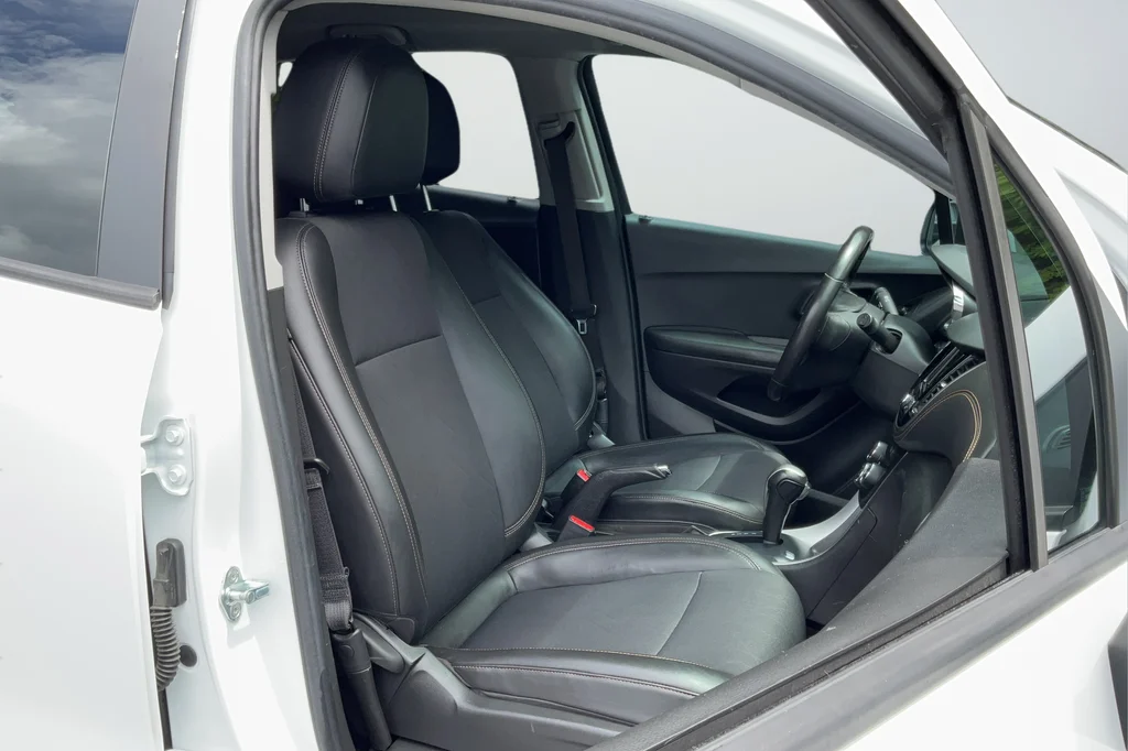 Used 2022 White Chevrolet LT image 20