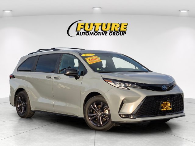 Used 2025  Toyota XSE image 1