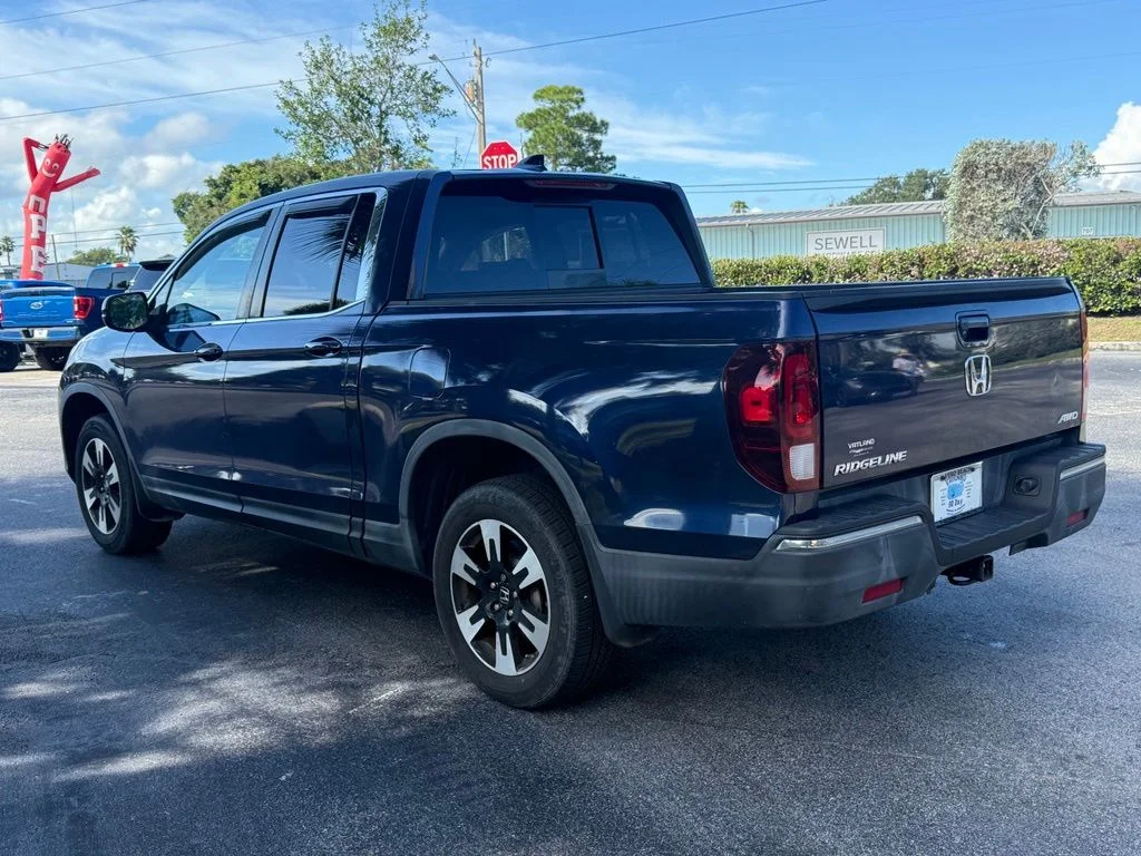 Used 2020 Obsidian Blue Pearl Honda RTL image 3