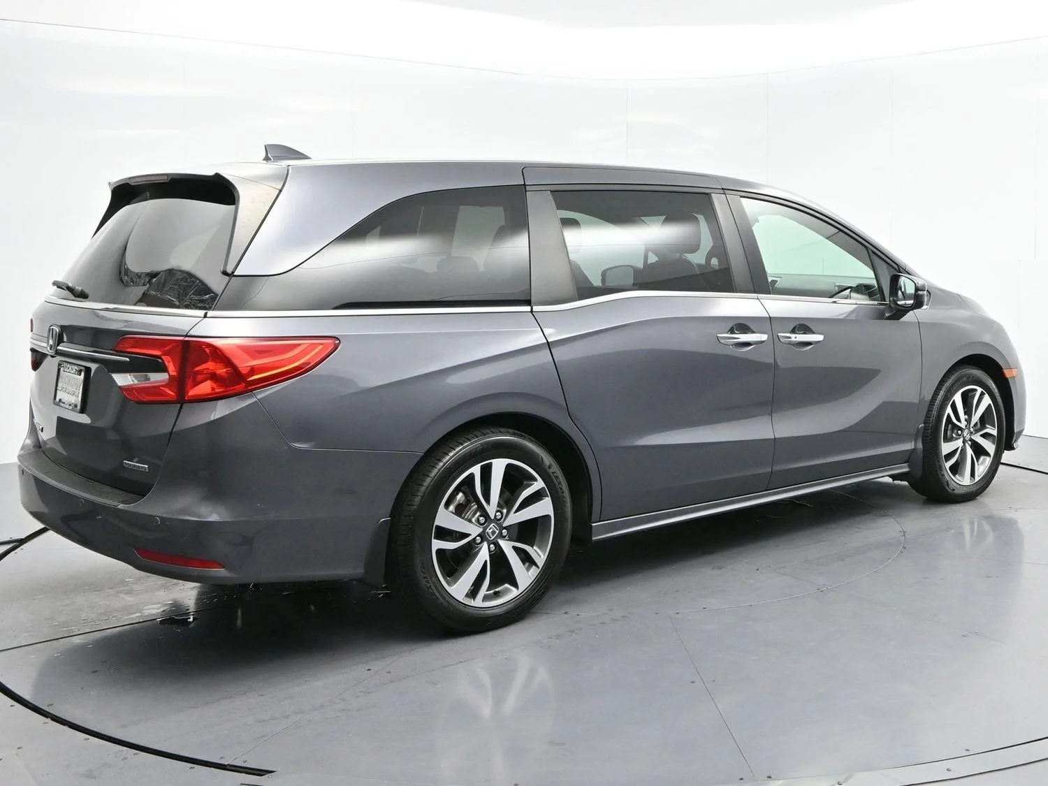 Used 2023 Modern Steel Metallic Honda Touring image 7