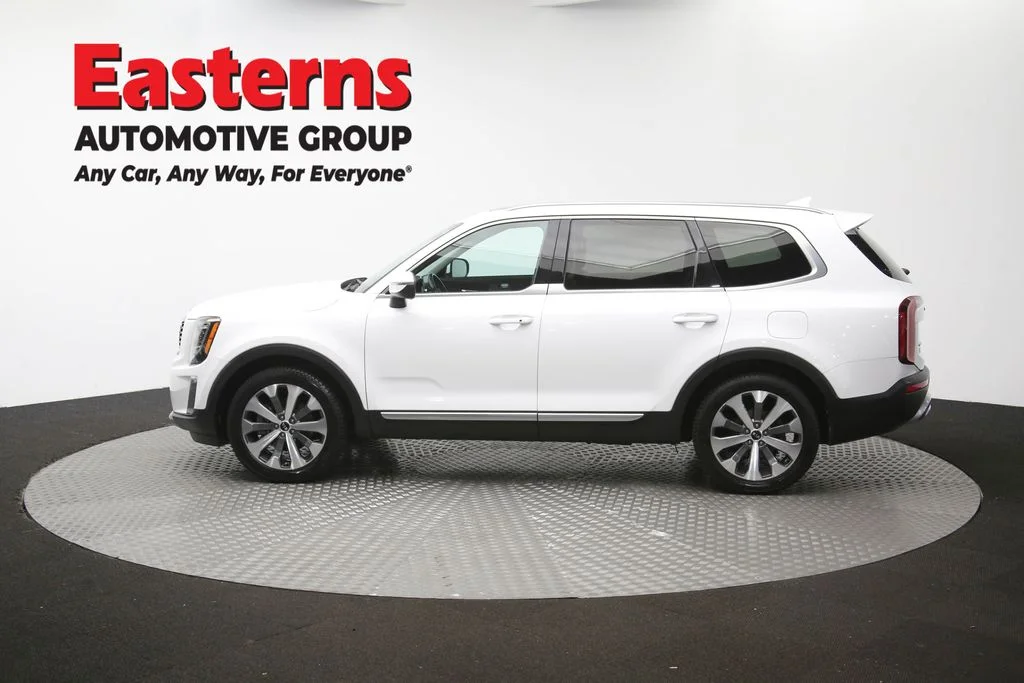 Used 2020 White Kia S image 64