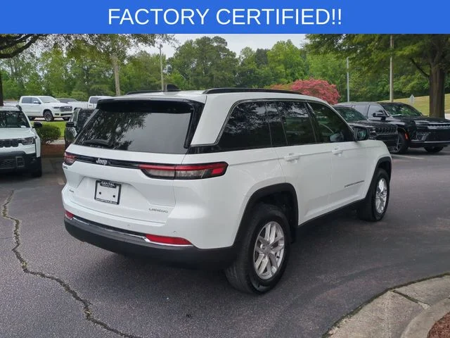 Used 2025 White/off-white Jeep Laredo X image 5