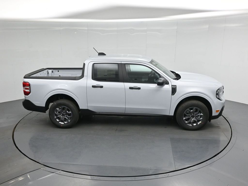 New 2026 Space White Metallic Ford XLT image 32