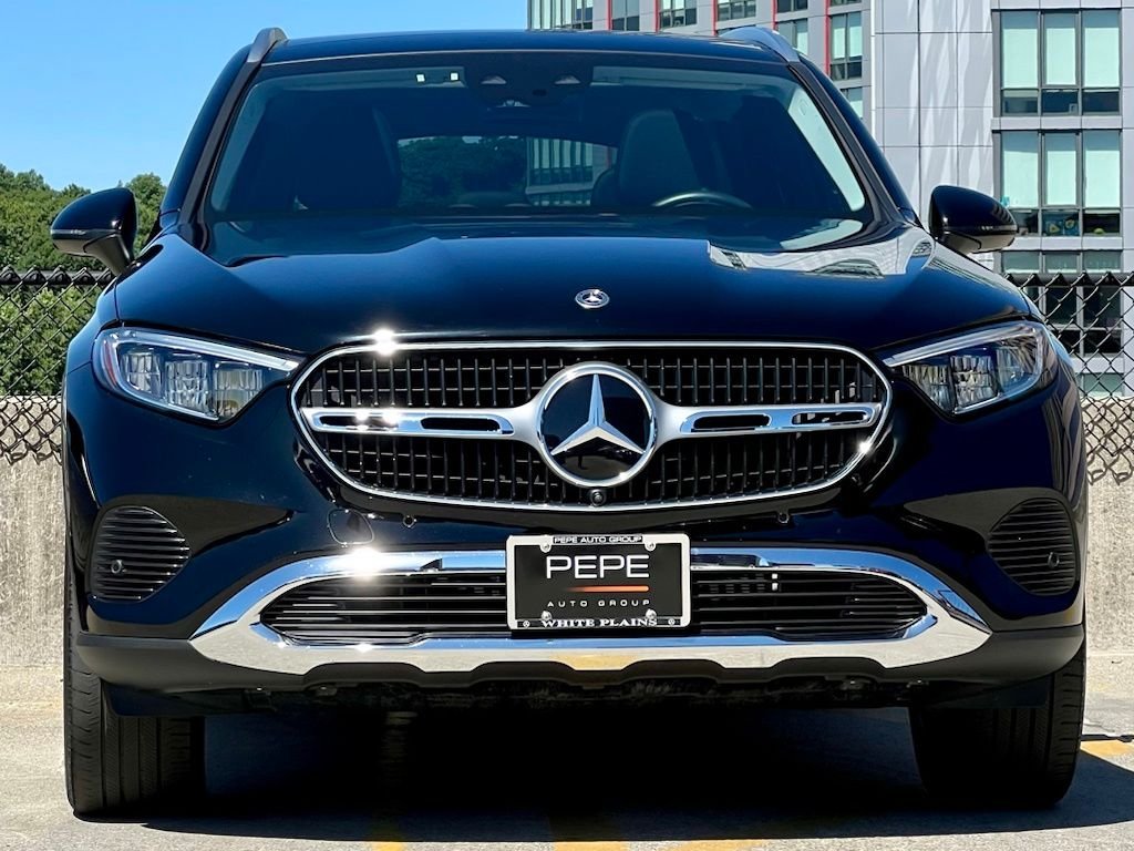 Used 2024  Mercedes-Benz GLC 300 image 2