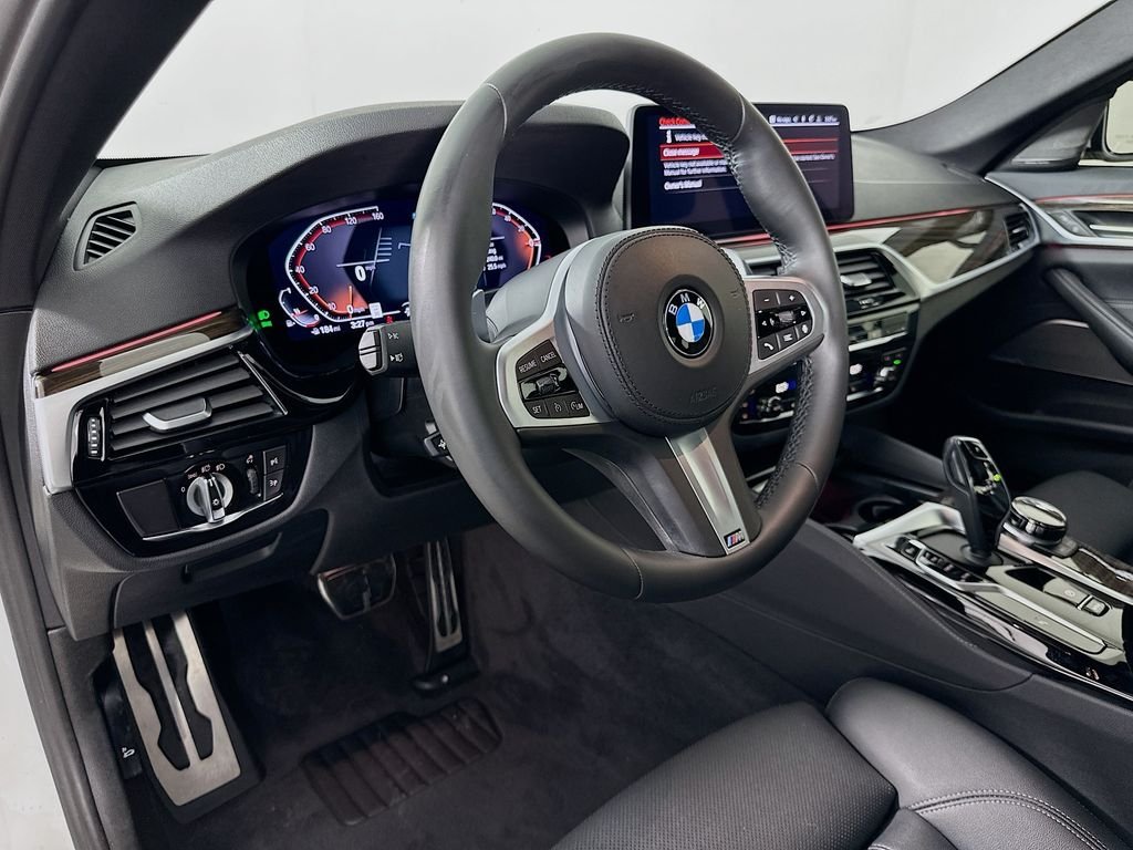 Used 2022 Alpine White BMW 540i xDrive image 9