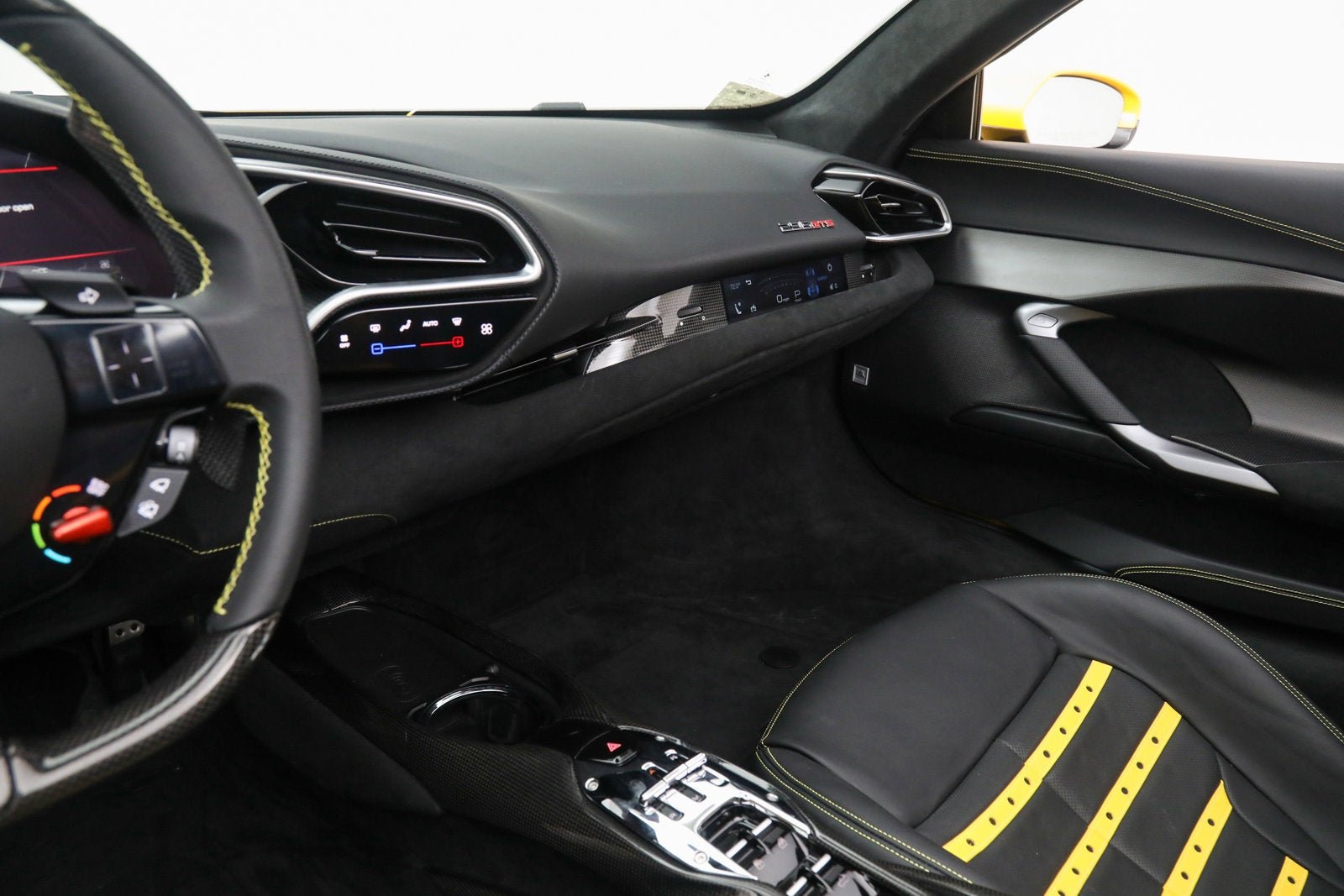 Used 2024 Giallo Modena Ferrari  image 34