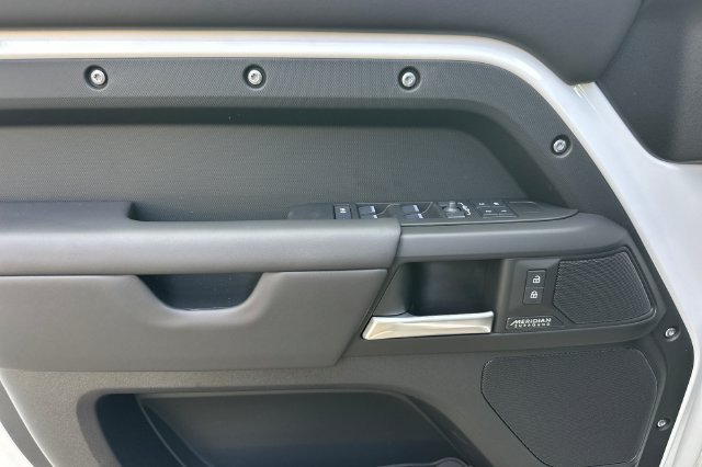 New 2026 Fuji White Land Rover X-Dynamic SE image 10