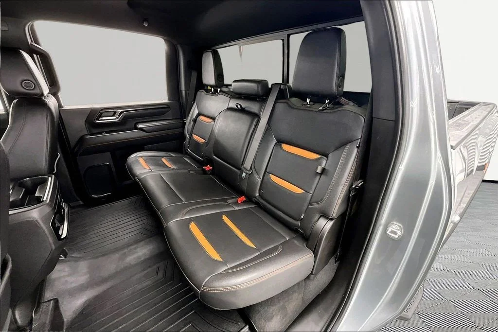 Used 2024 Sterling Metallic GMC AT4 image 27