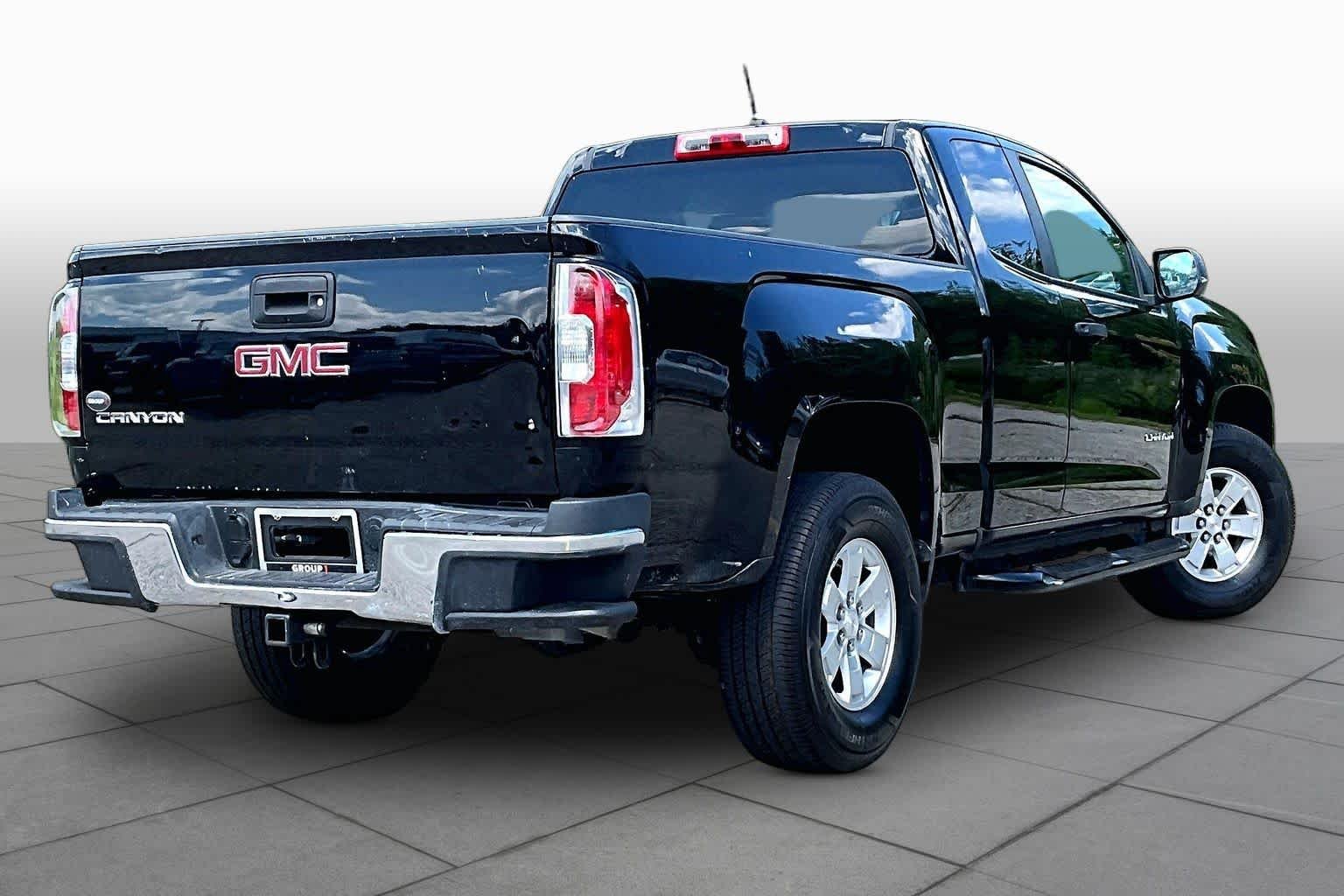 Used 2017 Onyx Black GMC 2WD SL image 13