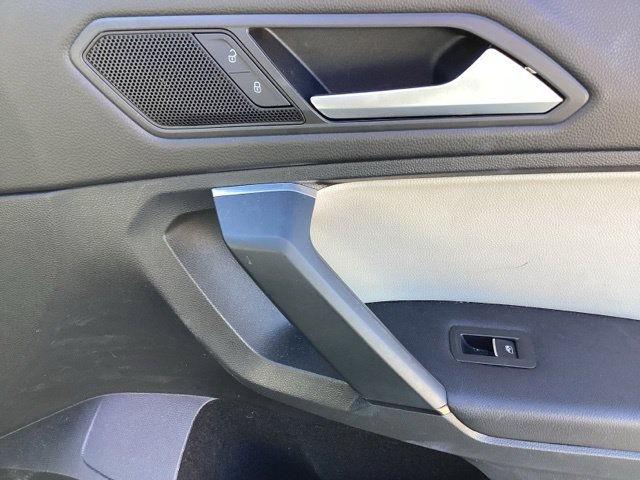 Certified Used 2019 Silk Blue Metallic Volkswagen 2.0T SE image 24