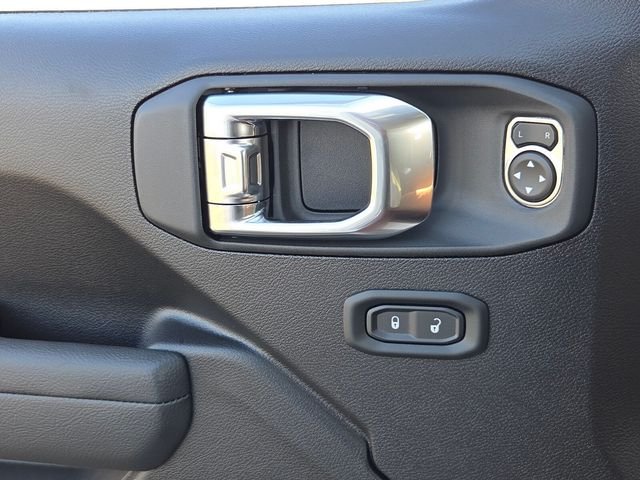 New 2026 Bright White Clear-Coat Exterior Paint Jeep Mojave image 27