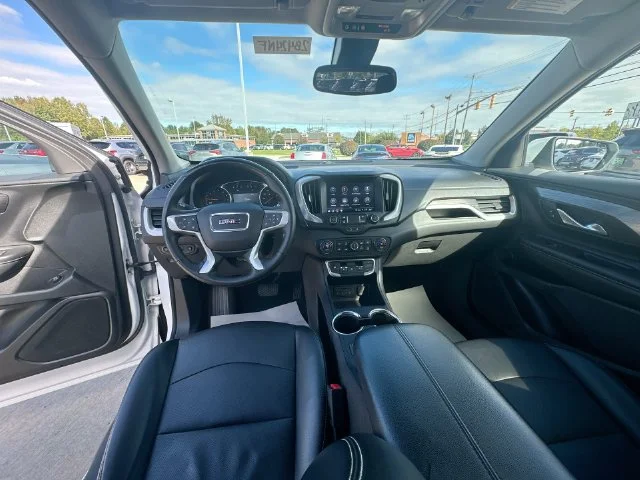 Used 2024 White GMC SLT image 23
