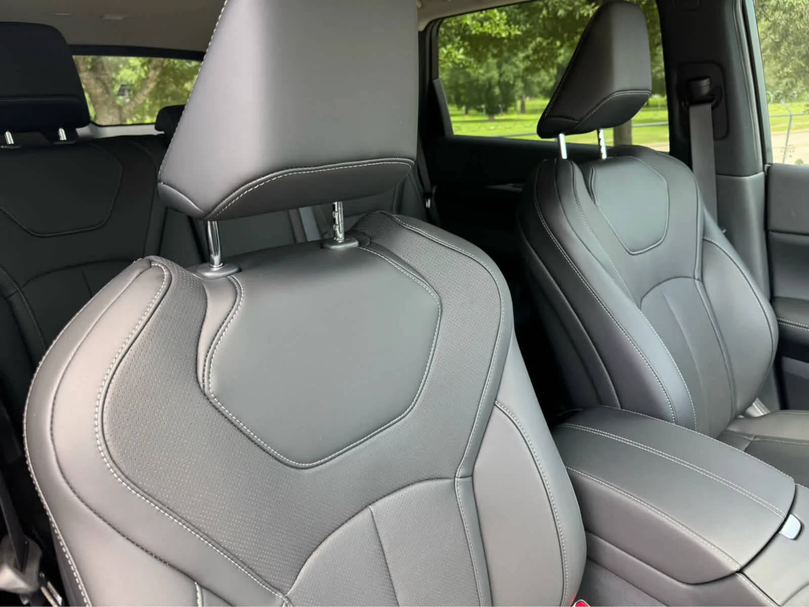 New 2027 DEEP EMERALD INFINITI Luxe AWD image 9