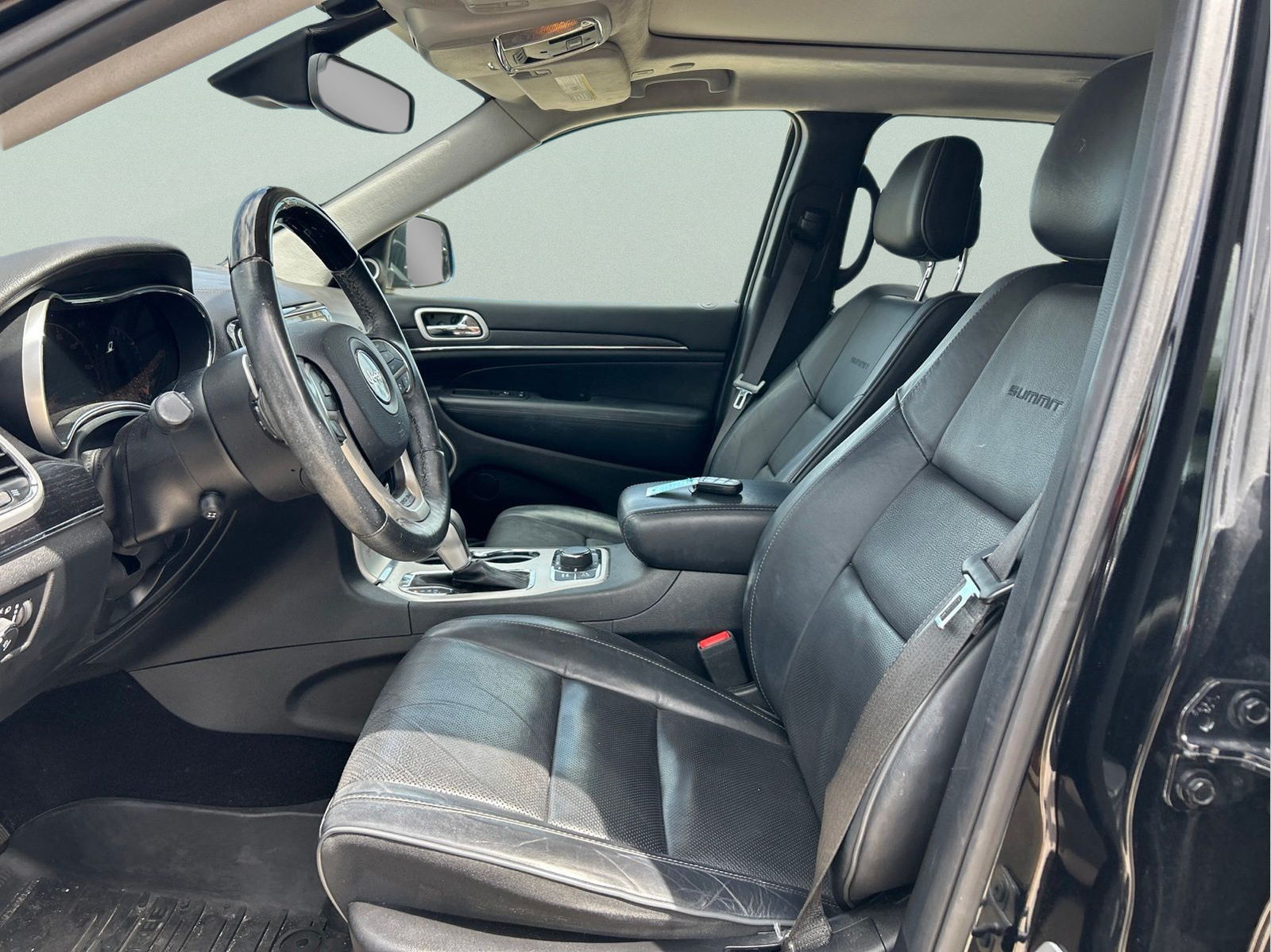 Used 2019 Black Jeep Summit image 9