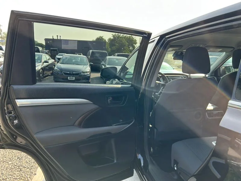 Used 2018 Black Toyota LE Sport Utility 4D image 32