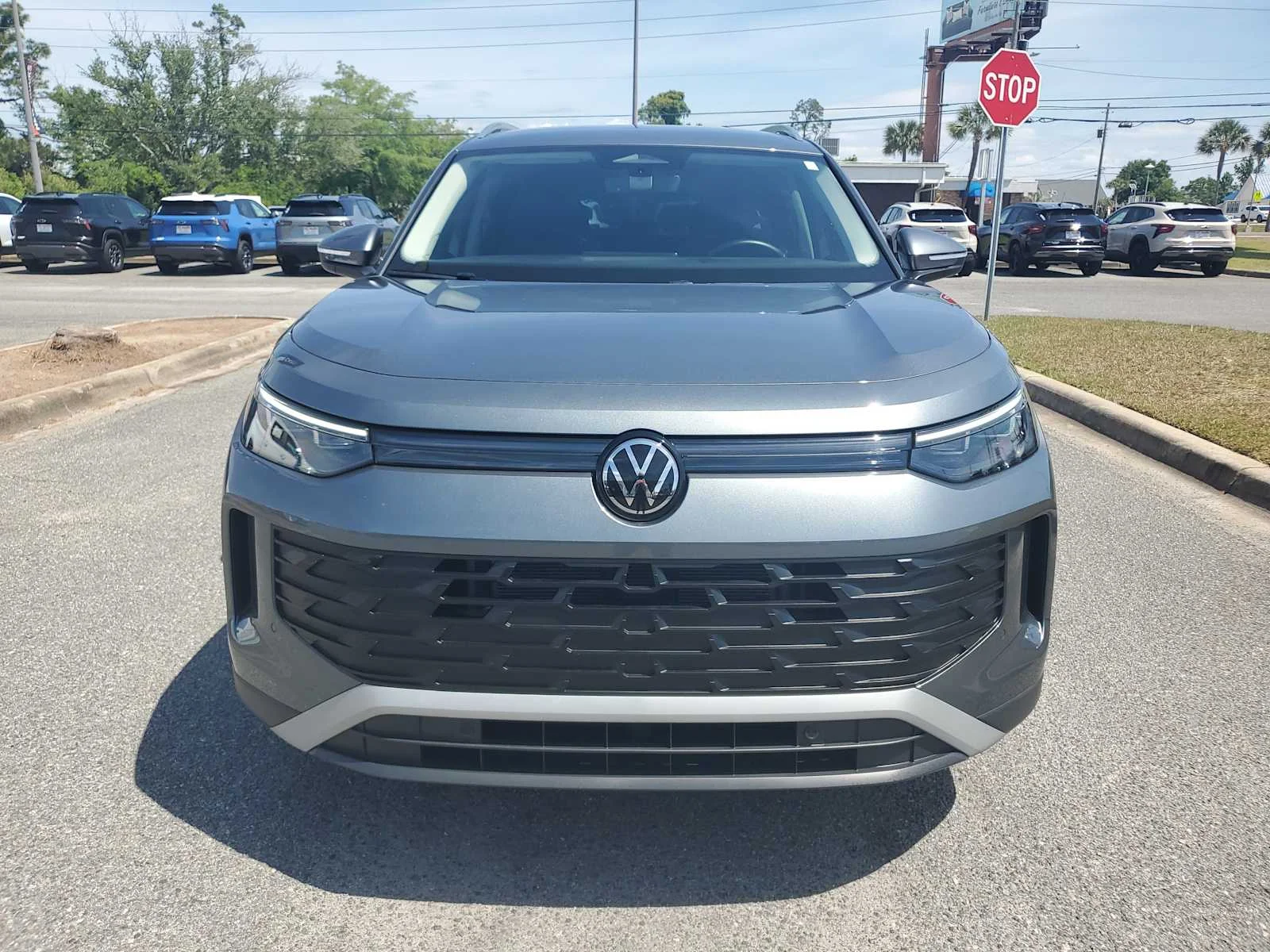 Used 2025 Gray Volkswagen SE image 9
