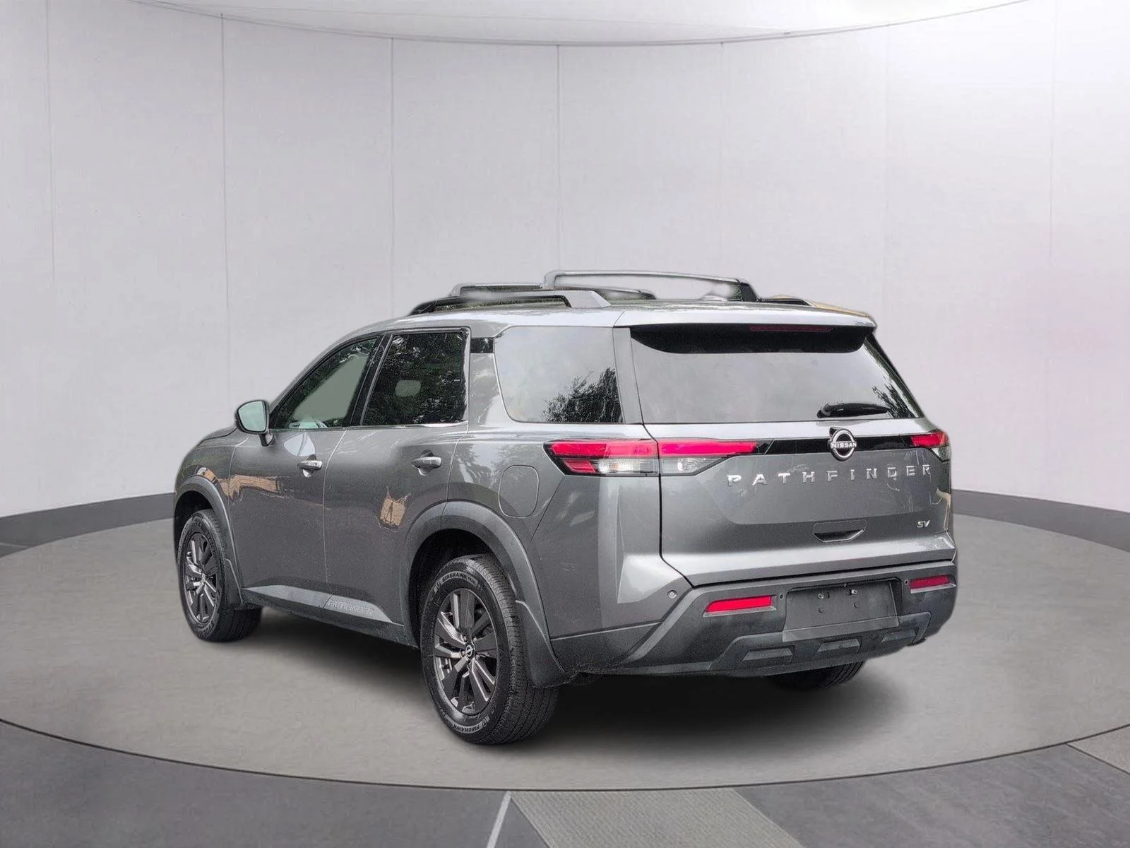 Used 2022 Gun Metallic Nissan SV image 3