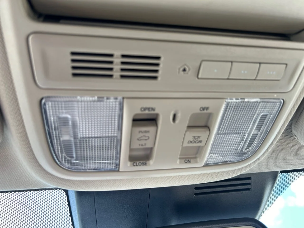 Used 2021 White Honda Touring image 16