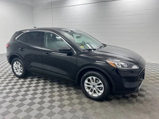 Used 2022 Black Ford SE image 4