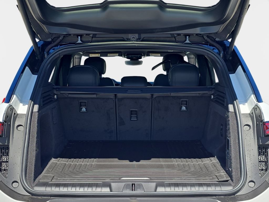 New 2026 Fuji White Land Rover SE image 12