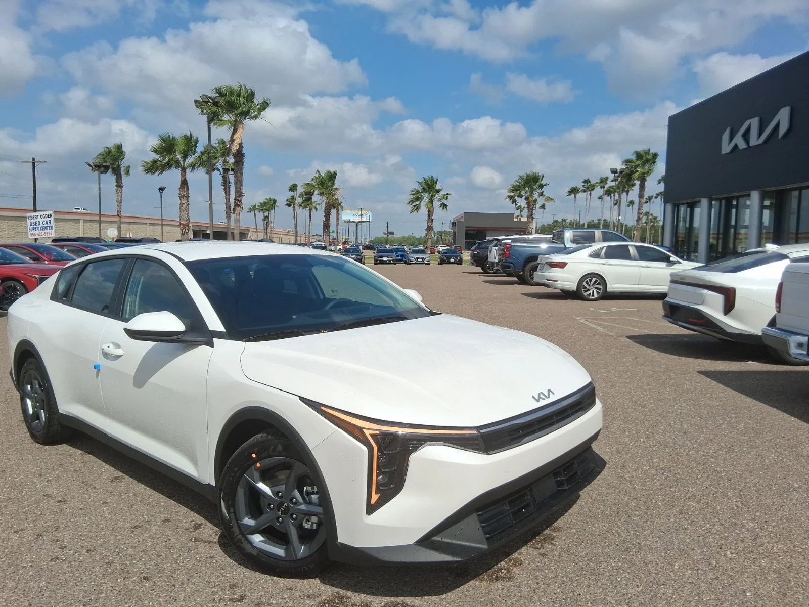 2026 Kia K4 LXS AT's photo
