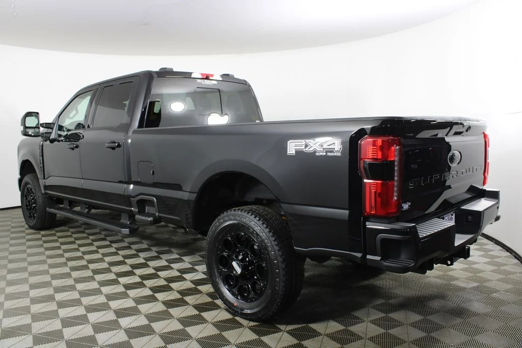 New 2026 Black Ford XLT image 4