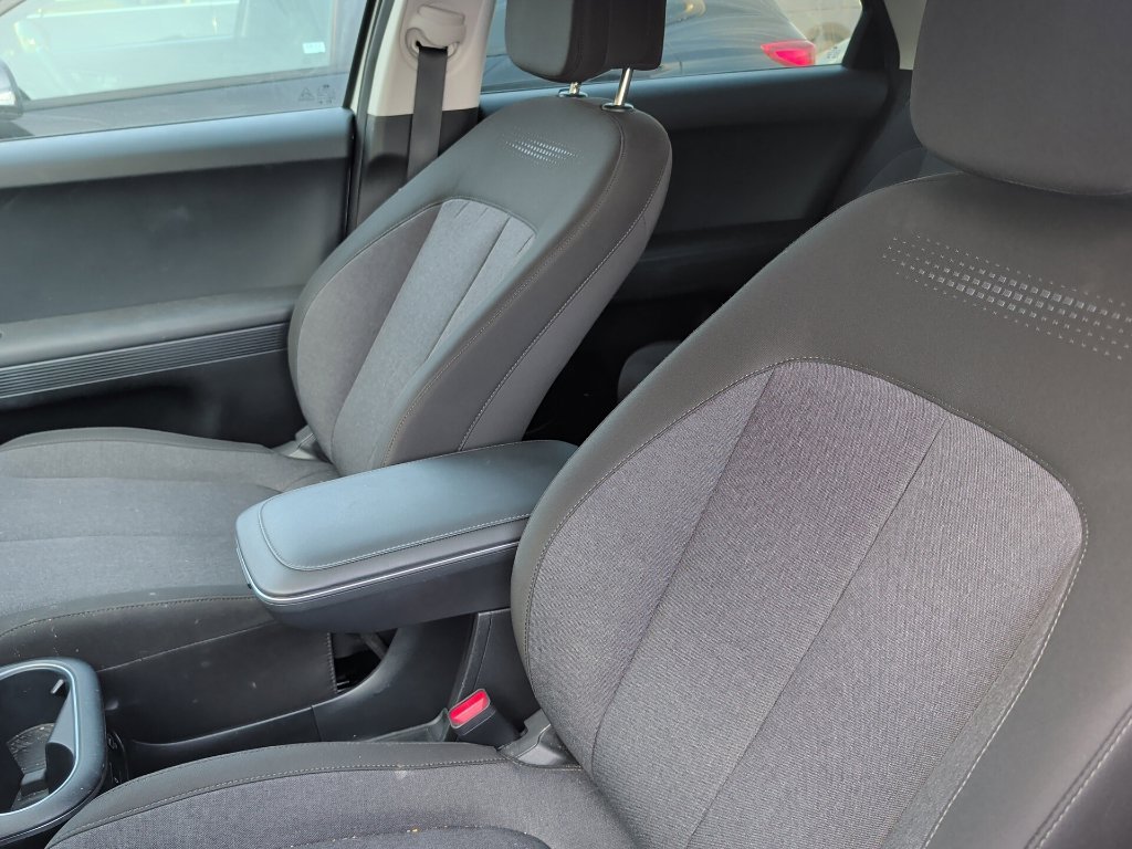 Used 2024 White Hyundai SEL image 2
