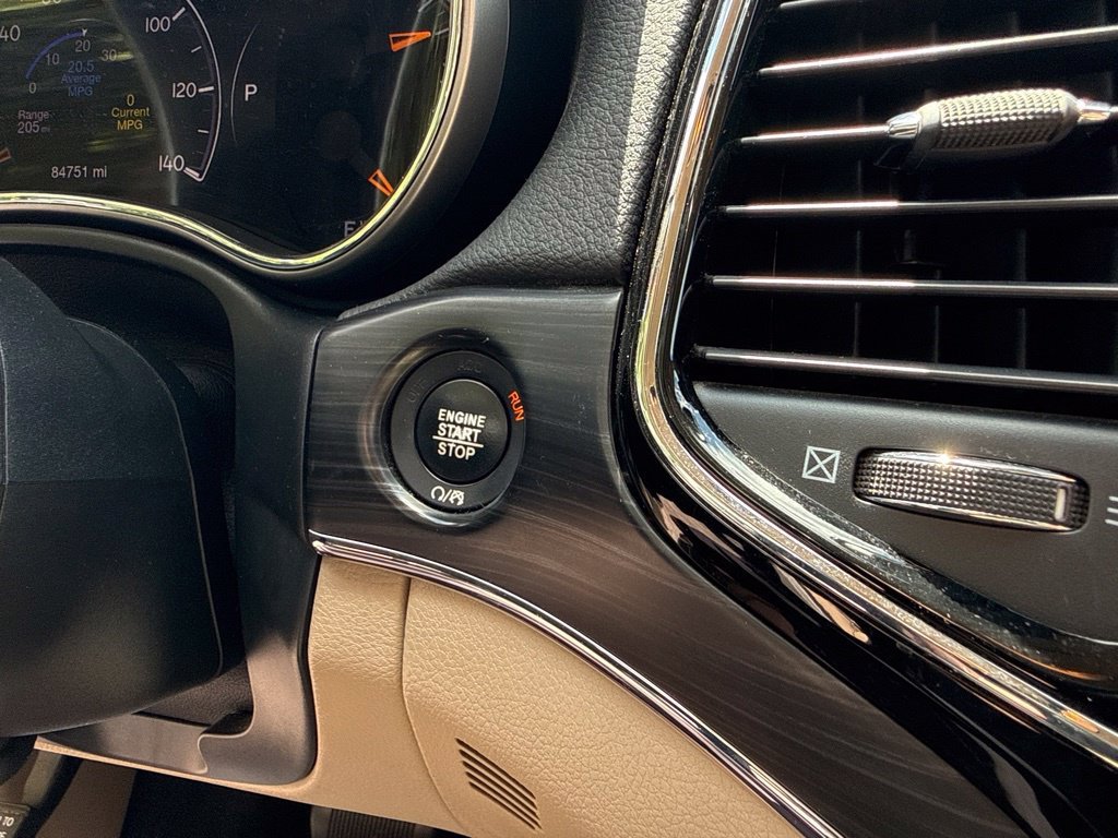 Used 2020 White Jeep Limited image 33