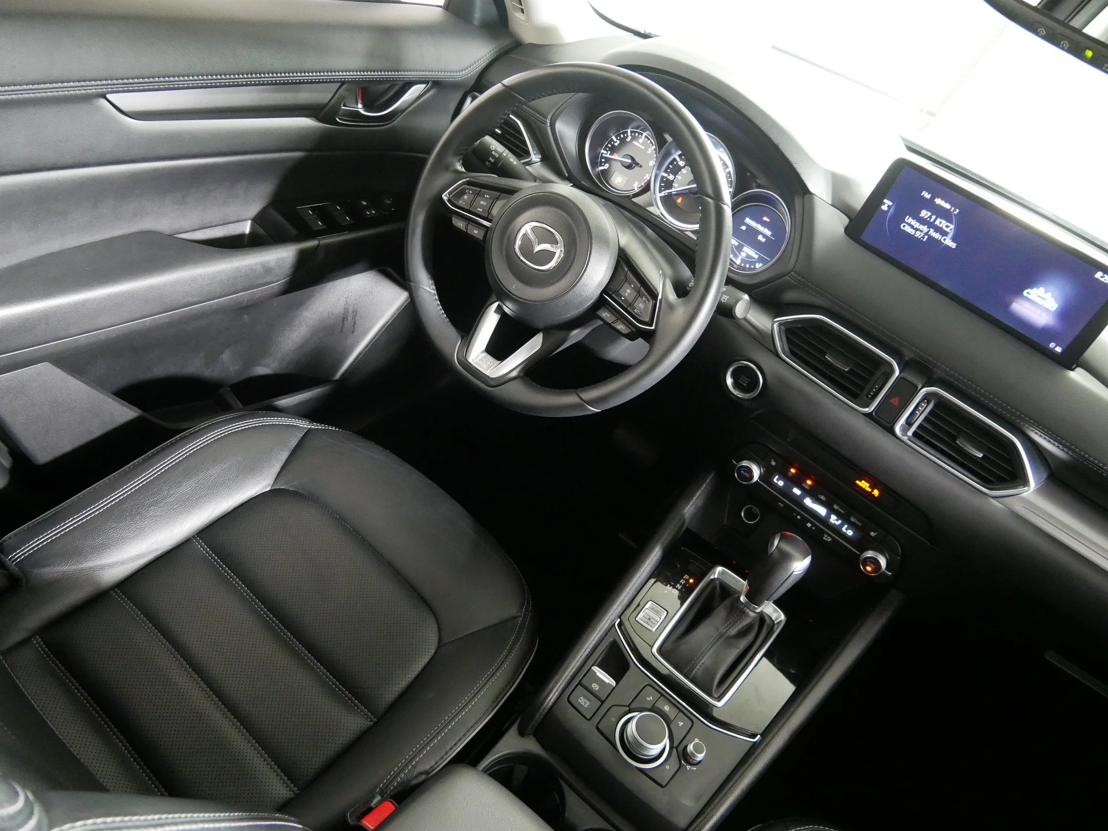 Used 2025 Rhodium White Metallic Mazda 2.5 S Preferred Package image 9