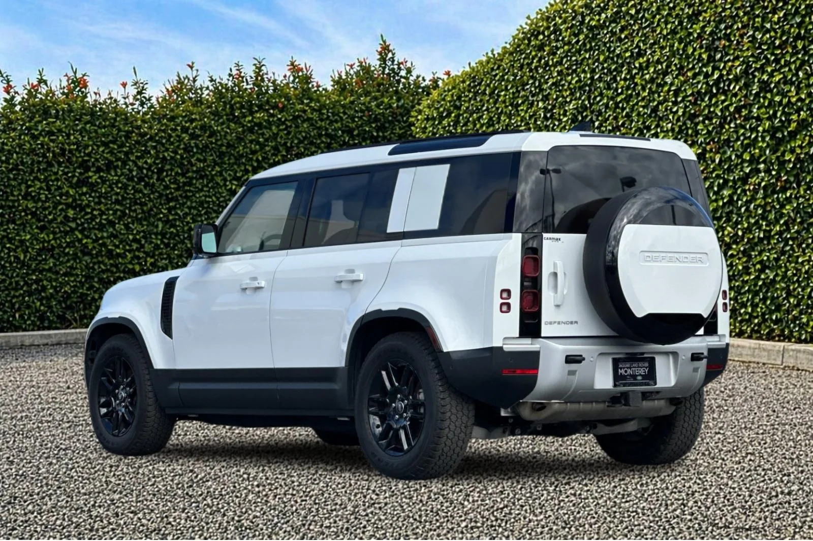 Used 2025  Land Rover S image 6