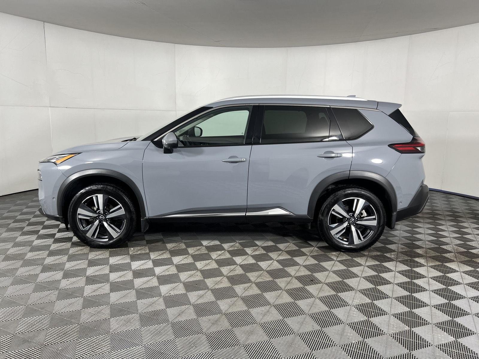 Used 2022 Boulder Gray Pearl Nissan SL image 5