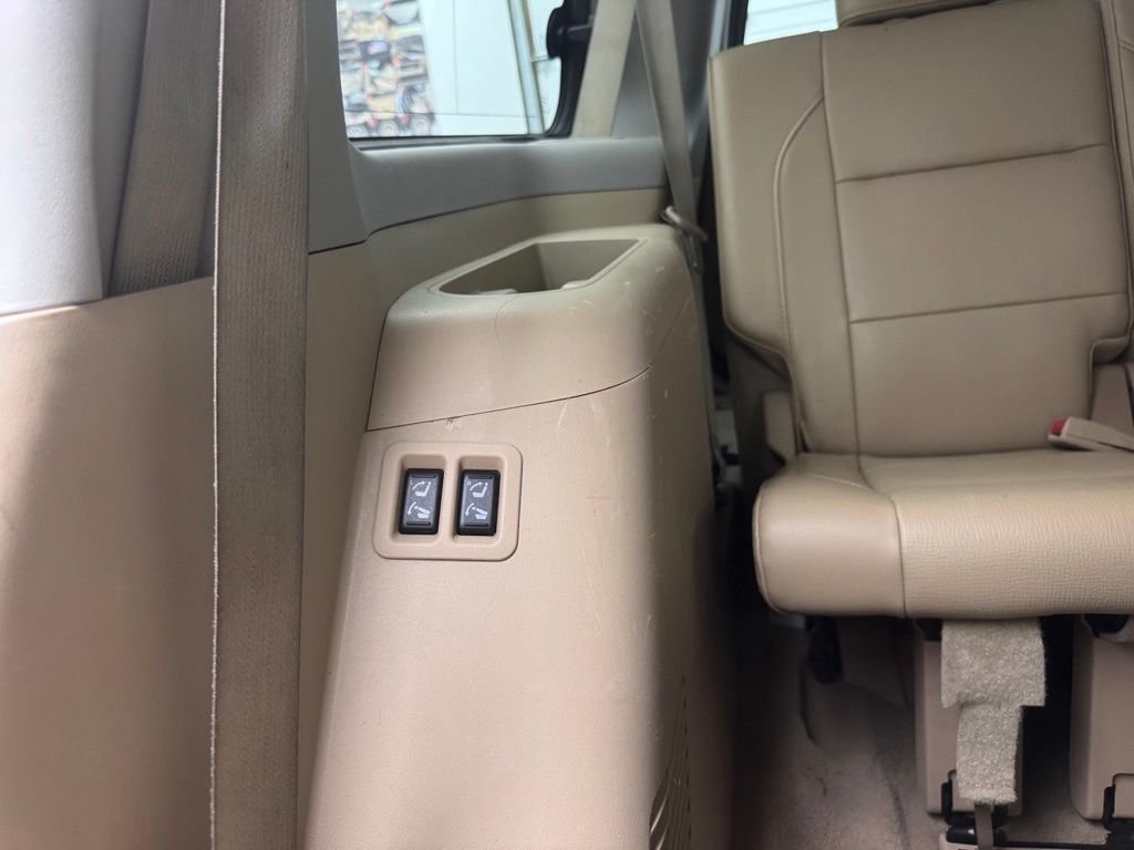 Used 2015 Pearl White Nissan Platinum image 16