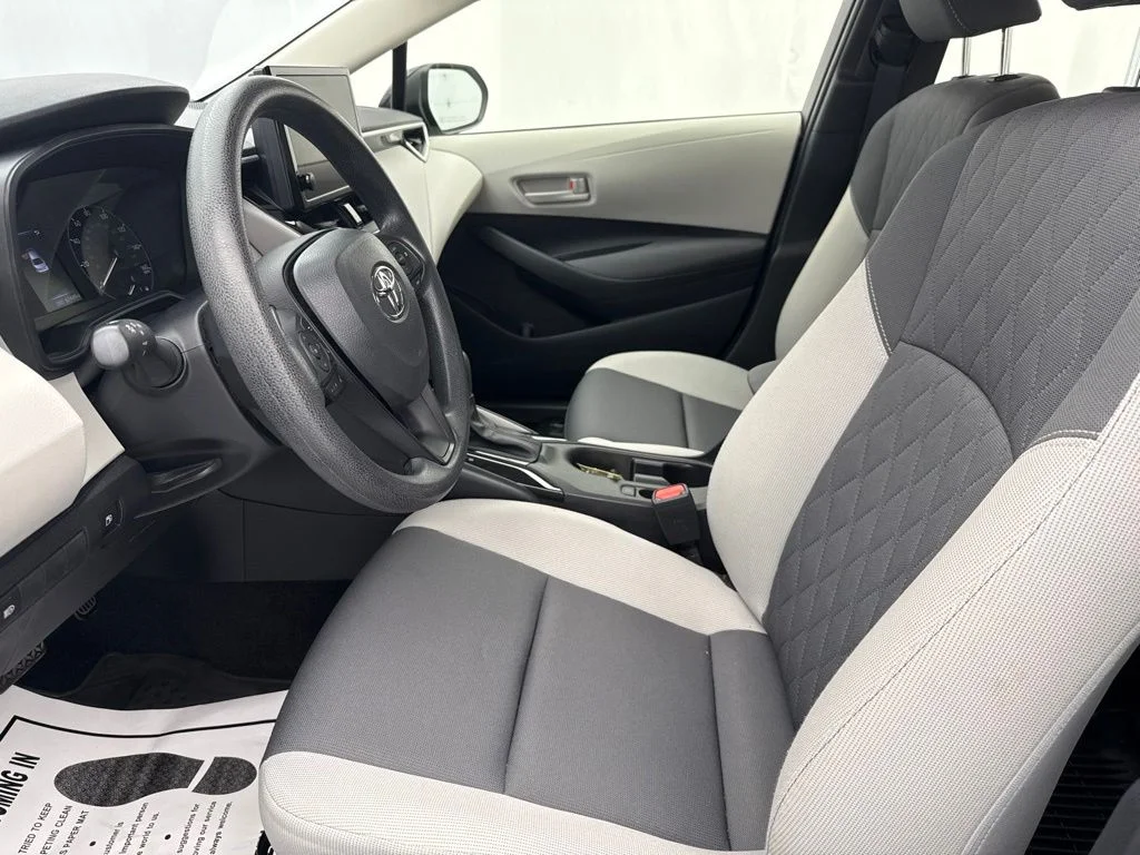 Used 2023  Toyota LE image 20