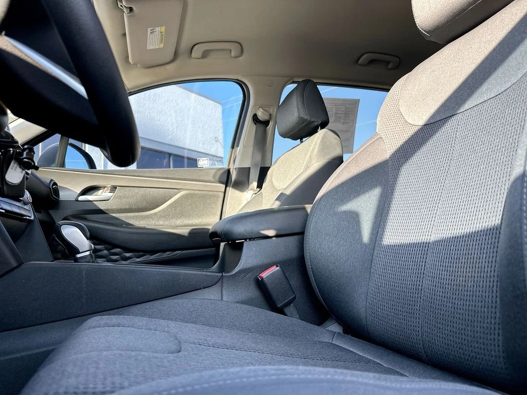 Used 2020 Brown Hyundai SE image 9