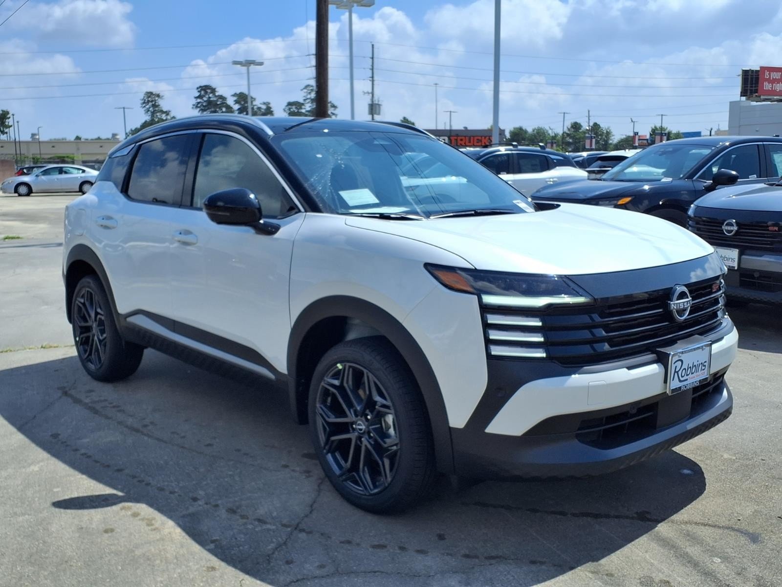 New 2026 Aspen White TriCoat / Super Black Two-tone Nissan SR image 3